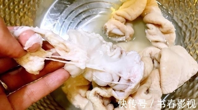 清洗肥肠:用醋用盐都不对,牢记这3点,肥肠洗得干净还无异味