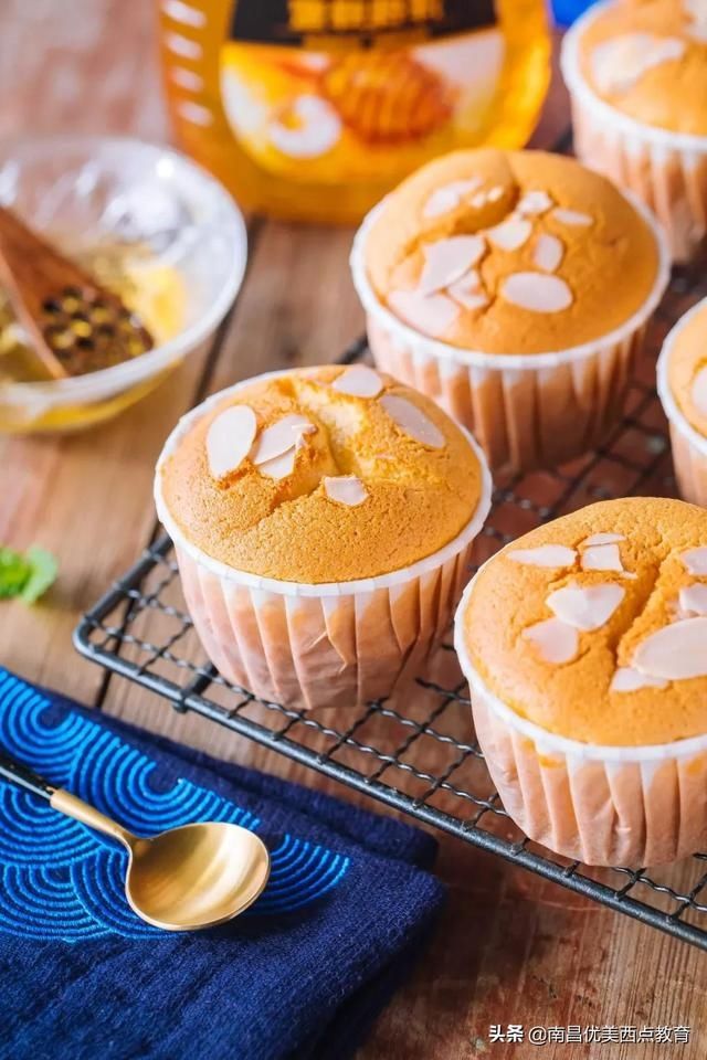 不加一滴水的脆皮蜂蜜蛋糕，试了十几个方子，这是最好吃的