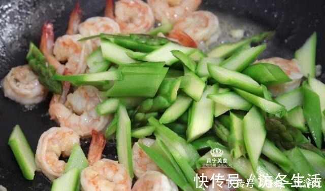 这蔬菜9块钱一斤，比猪肉还贵，但吃了对身体好，所以再贵也要吃！