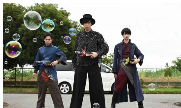 变身之后|假面骑士圣刃第10话预告:飞羽真新造型瞩目,三大剑士共战王剑