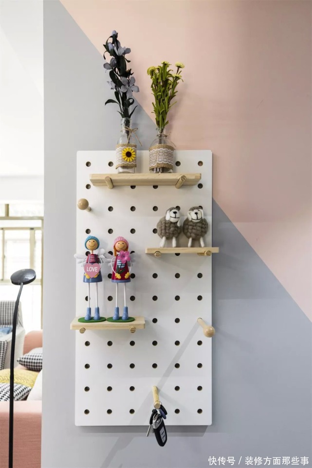 电视柜|87平现代风两居室,黑白灰加入粉色调的装饰这个沙发墙太浪漫了