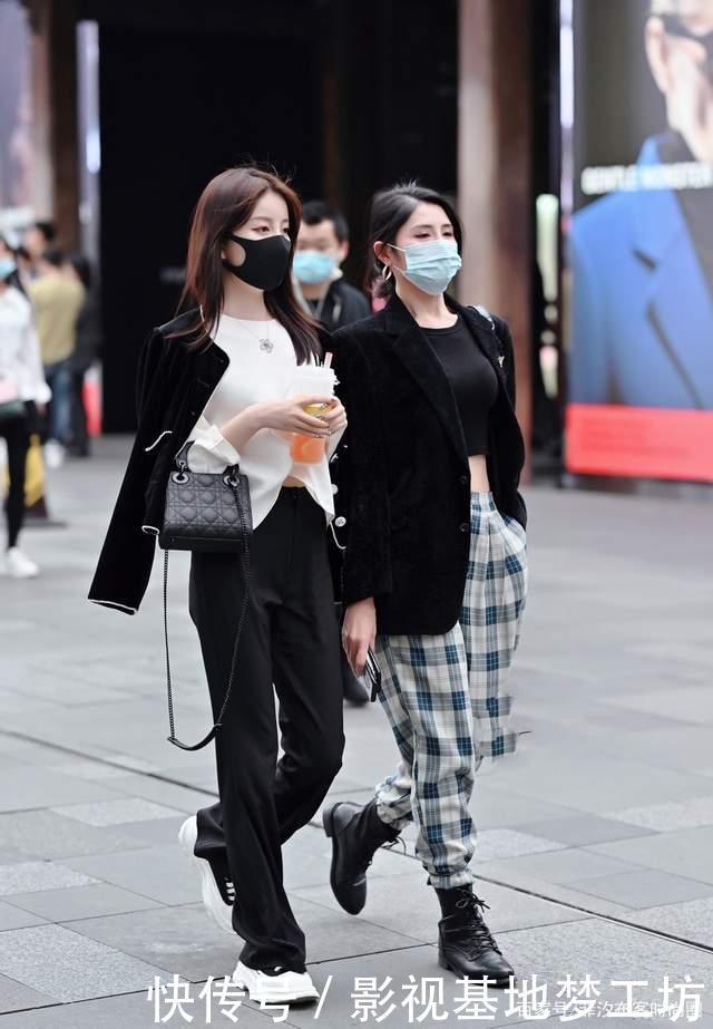 秋冬街头的时尚搭配,就是一条好看又保暖的长裤,美美出街少不了