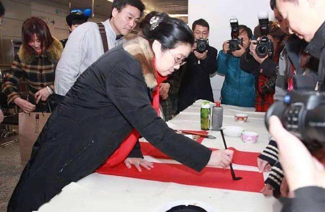 汉字&一副春联,两个错字,中书协主席孙晓云又让网友“尴尬”了