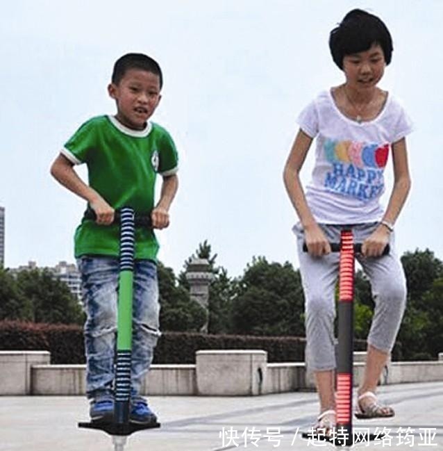 当年从日本传来的“跳跳杆”玩具,曾风靡一时,如今怎么没人玩?