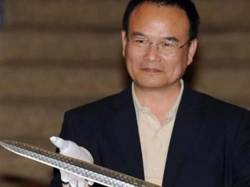 照射|越王“勾践剑”千年不锈,专家将其放在X光下照射,惊呼这不可能