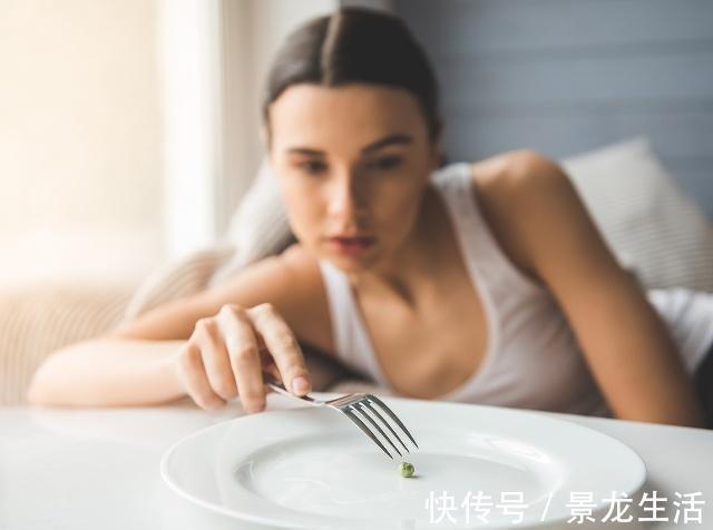 喝水|减肥先“减胃”，女人饭前如果做好这3点，体重或许悄悄降下来