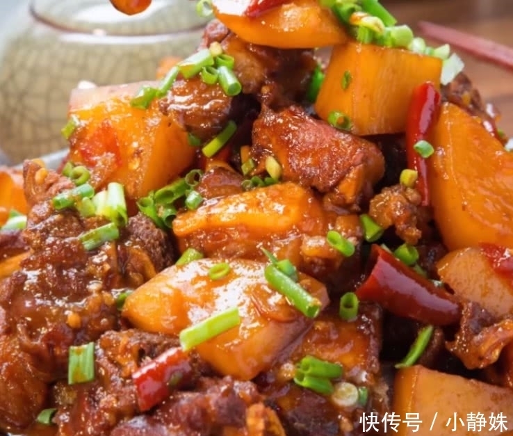 辣妈刘涛经常下厨做几道家常菜,不油腻口感好,营养丰富又下饭