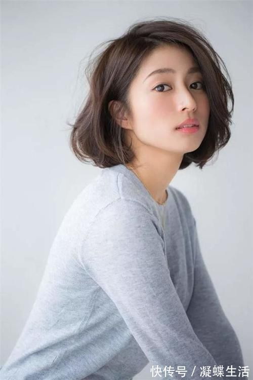 中年 换个发型换换心情,今年超火的5种发型,赶紧试试,看着就减龄