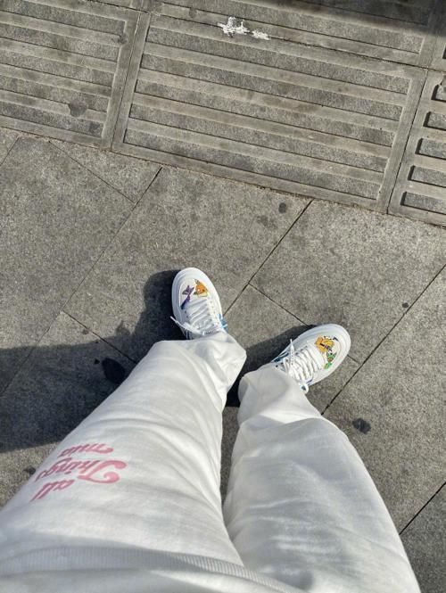 时尚女孩|小白鞋已经OUT,欧阳娜娜带火了“动漫少女鞋”,00后的最爱