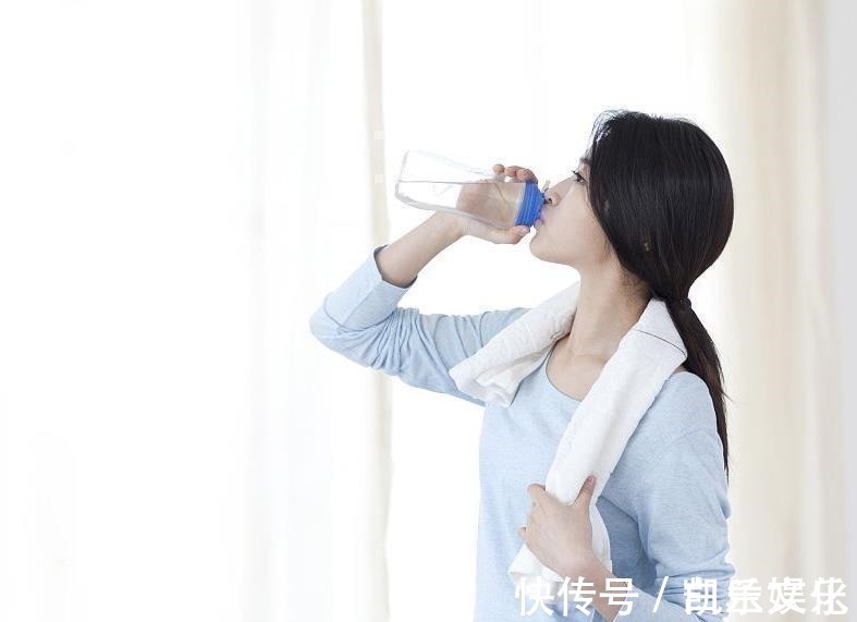 喝水|白开水是免费“长寿药”，但喝的时间也有讲究，早知早受益