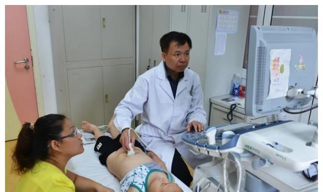 6岁男娃嘴里发出阵阵酸臭,儿科医生孩子积食严重,家长别拖了