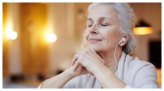 女性|女性多大年龄绝经最好不是45也不是55,这个年龄绝经易长寿