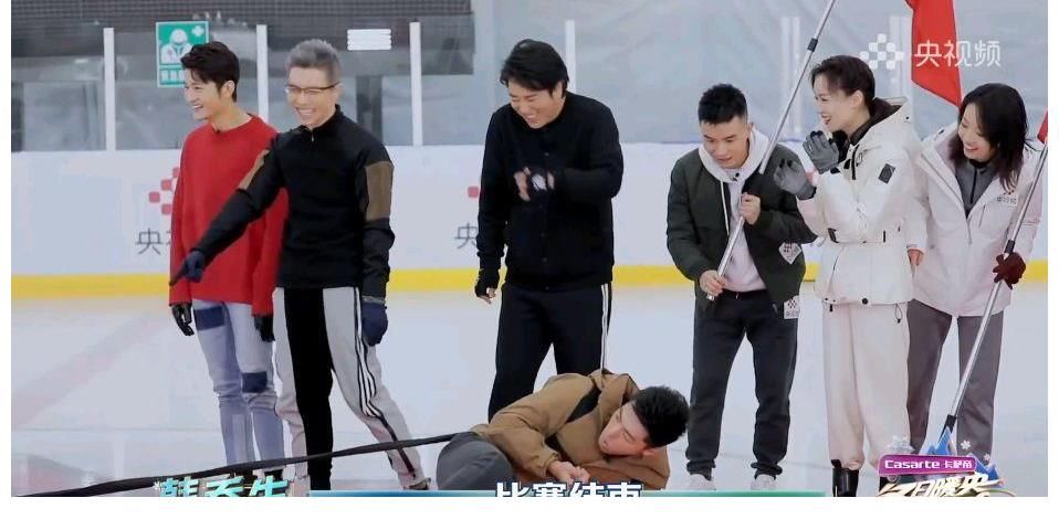 《冬日暖央young》32位總臺(tái)主持人冰上團(tuán)建，網(wǎng)友總結(jié)有“三多”