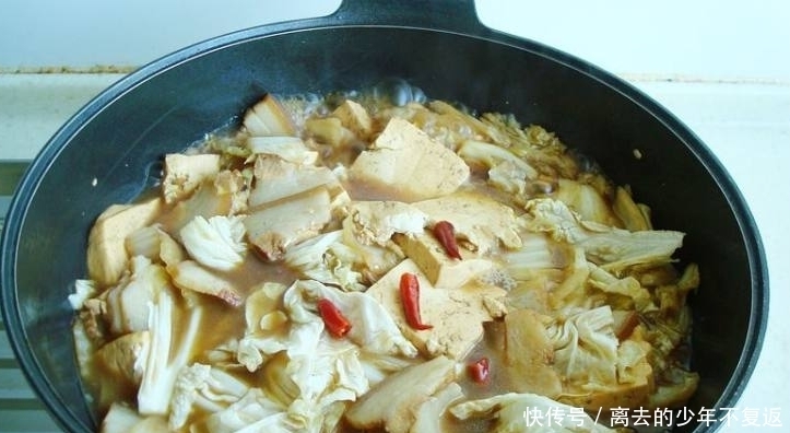 白菜炖豆腐，先炖白菜还是豆腐？搞错了顺序，难怪白菜豆腐不好吃