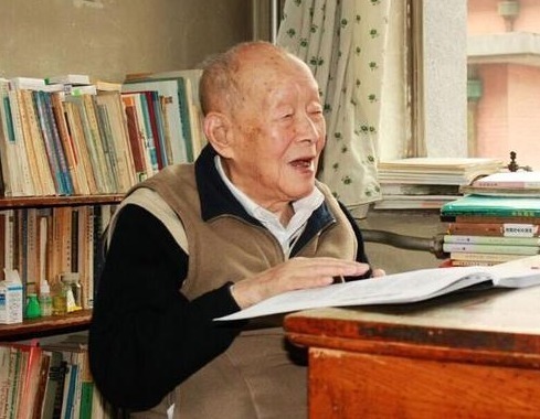 战乱$医生告诉她你活不过五十岁了,她却活到了93岁,而医生早已逝去