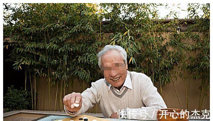 血管|60岁大爷爱吃“1物”,血管越“洗”越干净,高血脂或也绕道走