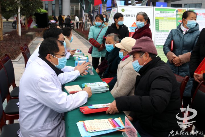 国家基本公共卫生|“健康大篷车”开进拔山镇，公共卫生服务受欢迎