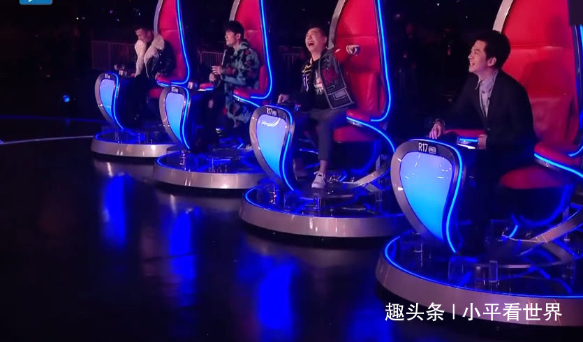 总冠军|《好声音》李健老师夺冠，哈林主动上前握手致意，谁注意他的表情