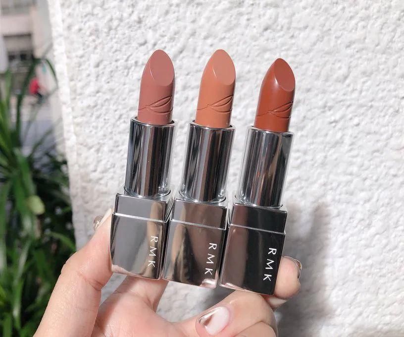 皮肤黄还懒得化妆？你需要这几支显白的素颜口红