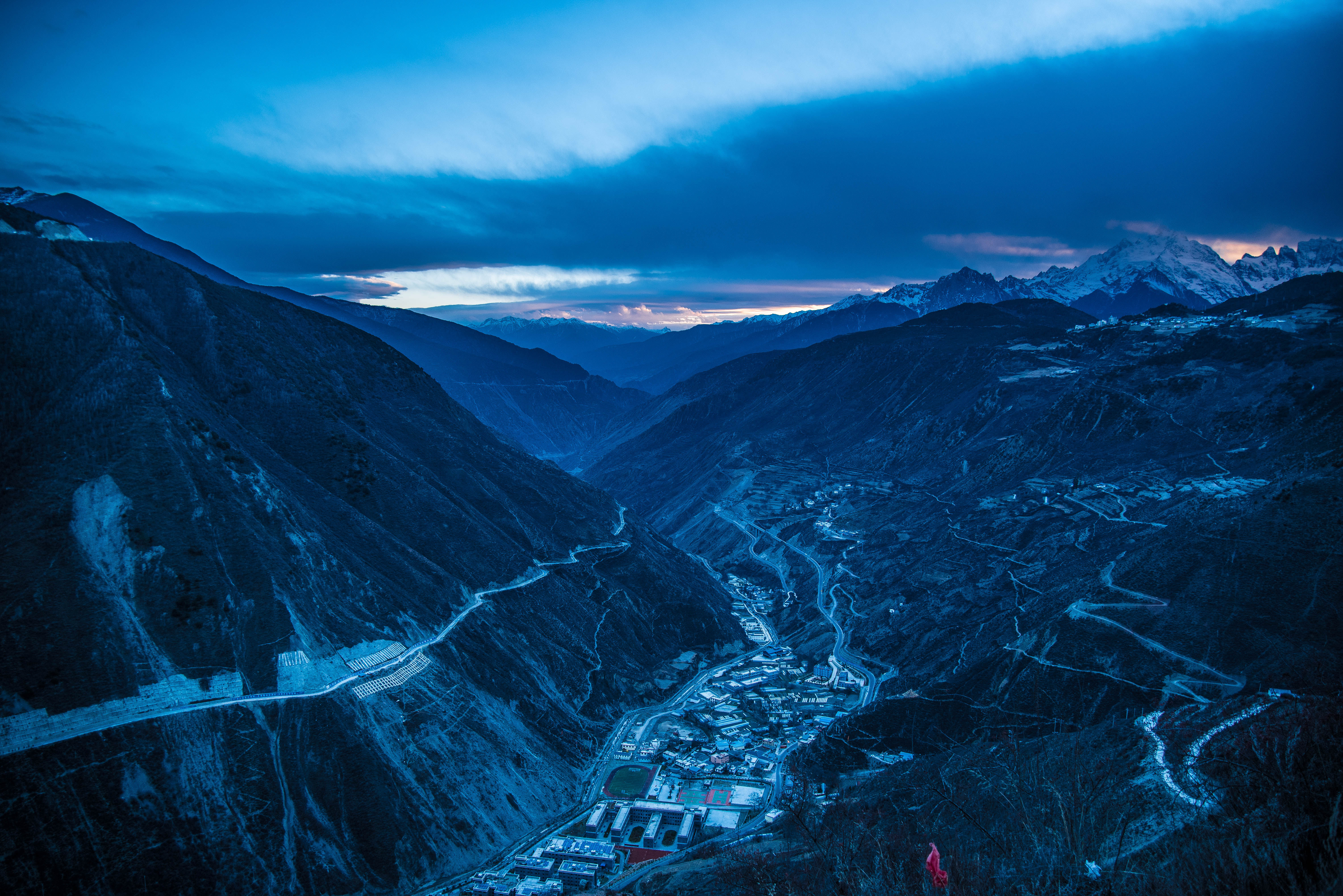 自驾横断山脉：1000公里大环线，澜沧江边转山，之后泡温泉