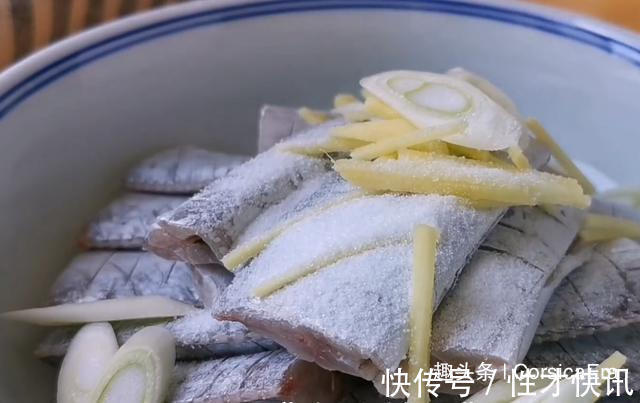 我家带鱼从不红烧，淋一个鸡蛋，不油炸不清蒸，出锅孩子抢着吃