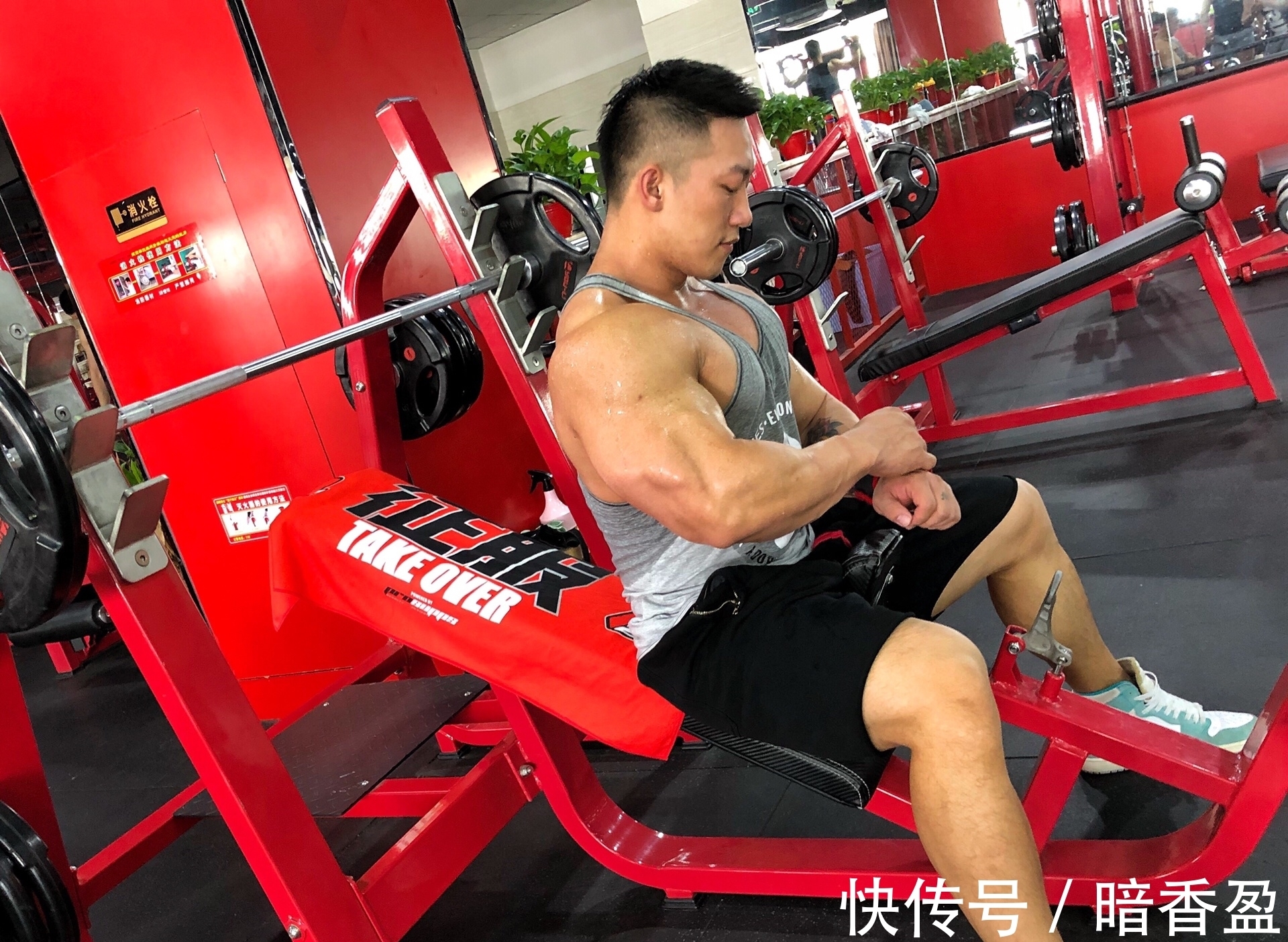 健身房|拿过奥赛第五、两届全国大学生冠军,已经练出一身腱子肉!