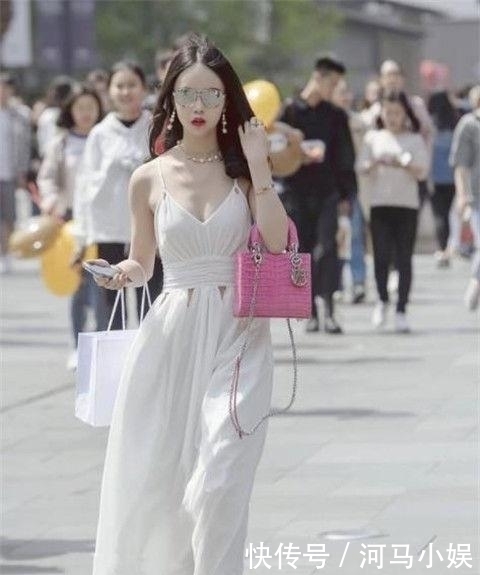 优雅时尚的街拍靓丽闪耀的美女,烘托出小姐姐魅力十足