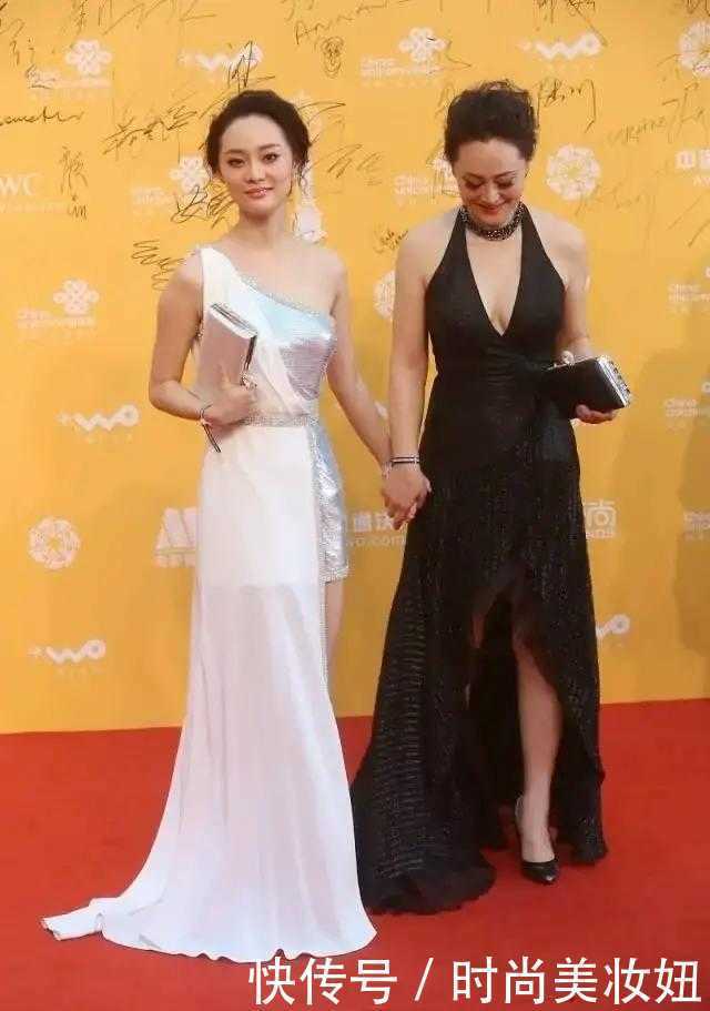 连体裤|大宋佳携女儿走红毯,穿深V挂脖连衣裙曲线优美,一点不输女儿
