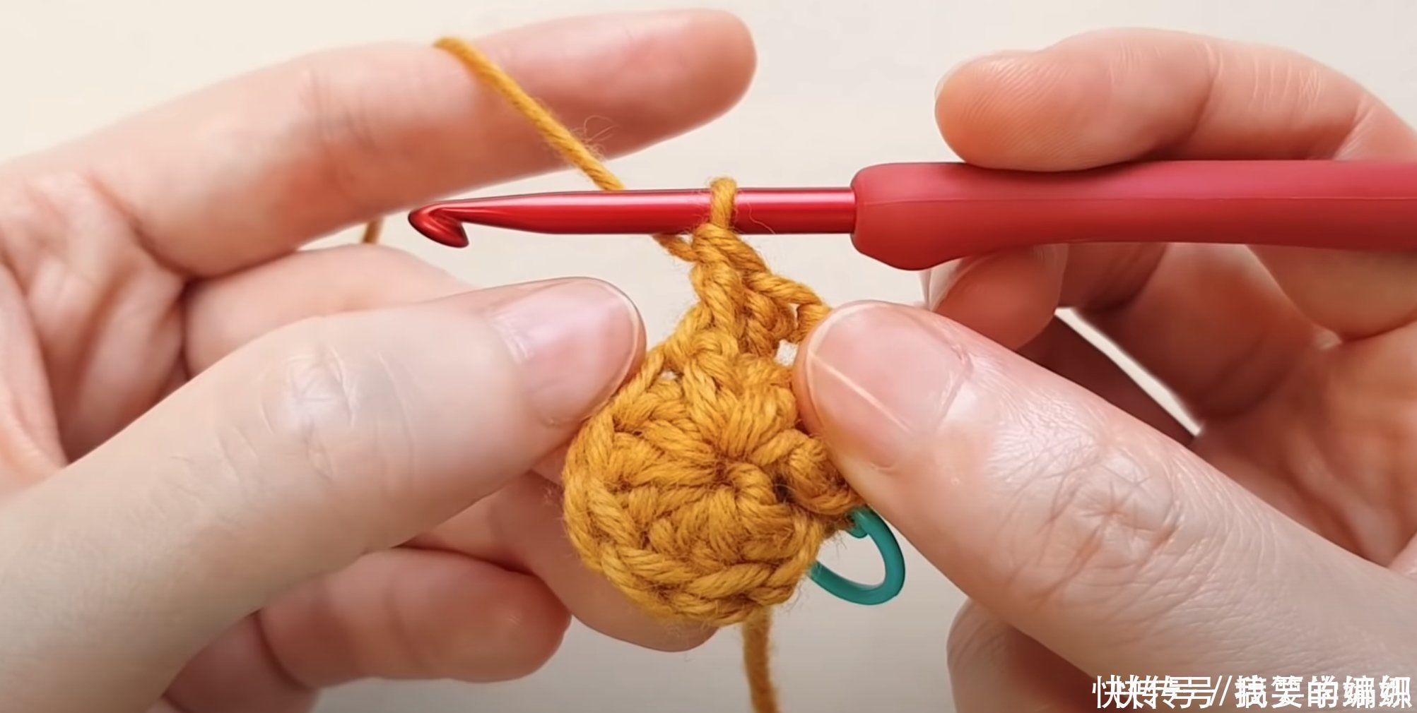 冬夏都可戴的一款帽子,只需换不同的线来钩,出行携带方便可折叠