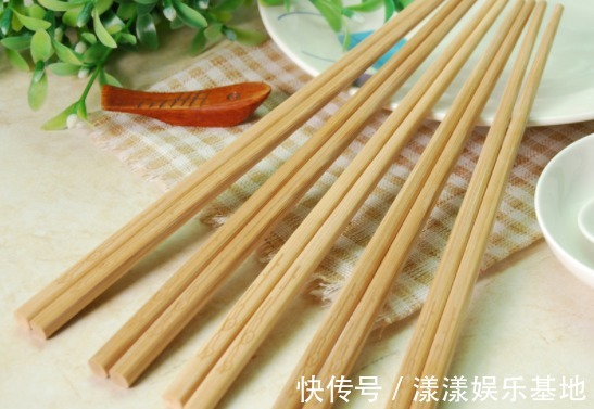 买筷子时，竹筷、木筷、不锈钢筷子哪个好？聪明人只认准这一种！