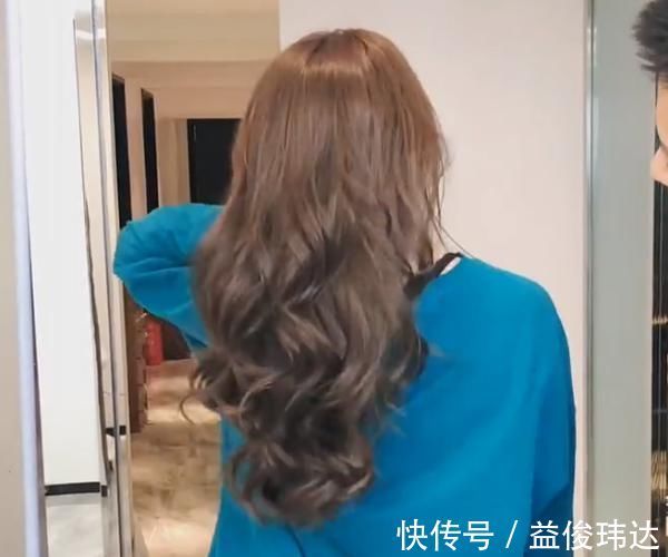 卷发 女孩用独特方式换了款卷发,看到发型成型的瞬间,女生:原谅我嫉妒了