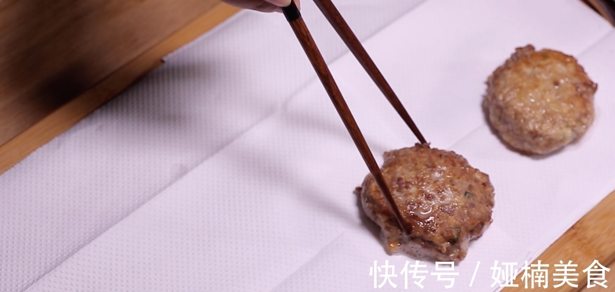 芝麻油|豆腐煎肉饼,减肥也能吃的低脂肉饼
