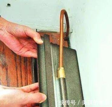 暖气管|邻居把暖气管装在踢脚线里,开始我还笑他,听完才知道错了