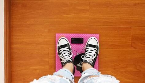 跑步|22岁的胖女孩走路减肥，三个月就瘦了20磅，需要知道她走路的秘诀