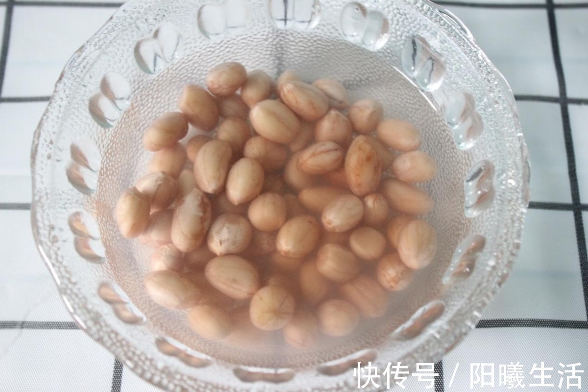 虫眼|韭菜换一种吃法，搭配花生仁，健康美味