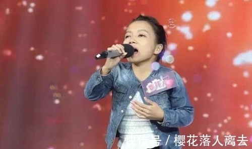 女孩|90厘米袖珍女孩嫁175厘米男孩,婚后儿子出生,全家人没了笑容