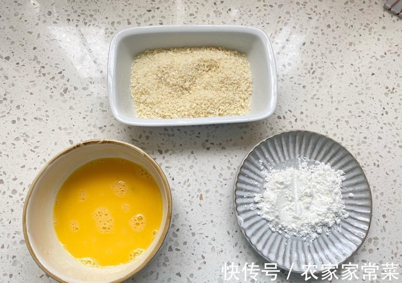 牛奶裹上面粉炸一炸,香酥可口,浓浓的奶香味,大人孩子都爱吃