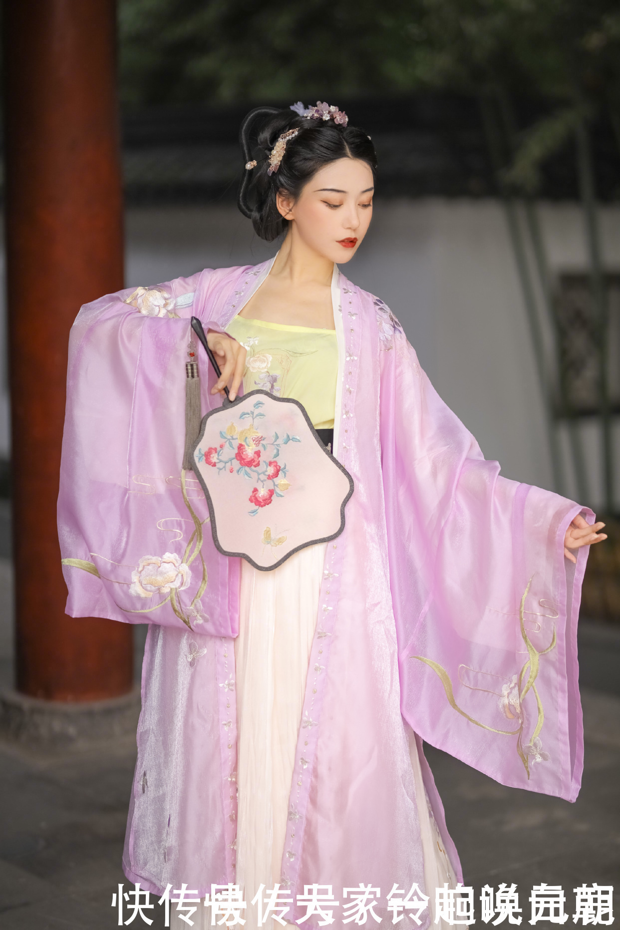 廉价感|精致好看的“七尾狐”汉服,大多数人不愿入手,这是怎么回事呢