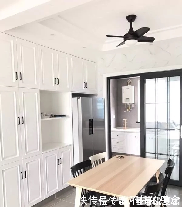 实用|是谁想出来的,厨房橱柜底部留空一格,没想到做饭这么实用!