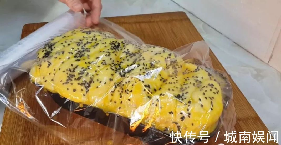 蒸馍|红豆又出新吃法，不烙饼不蒸馍，我家一周吃3次，比蛋糕好吃十倍