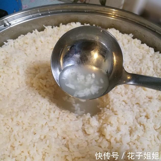 加曲|自制米酒,糯米蒸后,不要直接加曲,再走一步,酒会更浓更甜