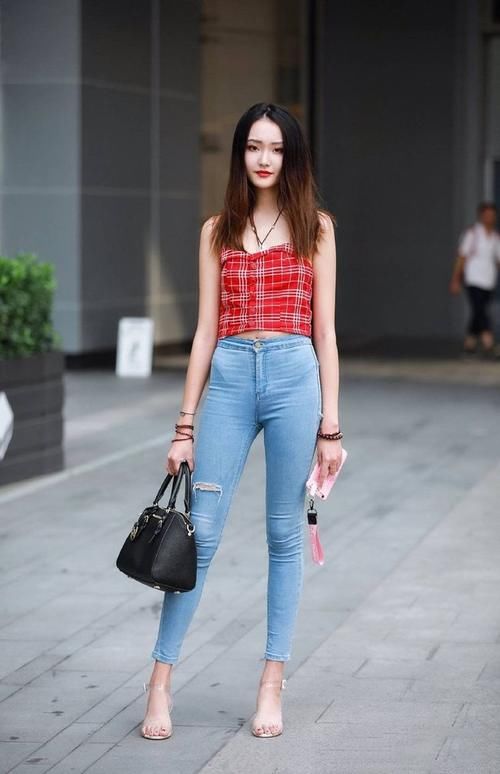 小姐姐|紧身牛仔裤的时尚穿搭，释放最美的你。秀出性感迷人的身材
