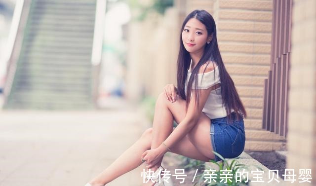 小姐姐 暑假即将来临,这位小姐姐的出游穿搭很是休闲舒适