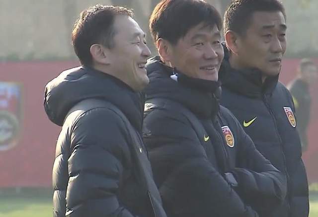 本土|国足教练组反复强调:归化和本土一视同仁,都是国家队的一员!