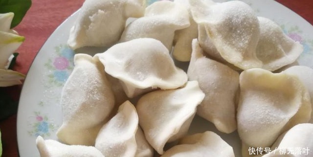 饺子皮|煮冻饺子，记住3个窍门，饺子个个不破皮，吃着筋道，不像冷冻的！