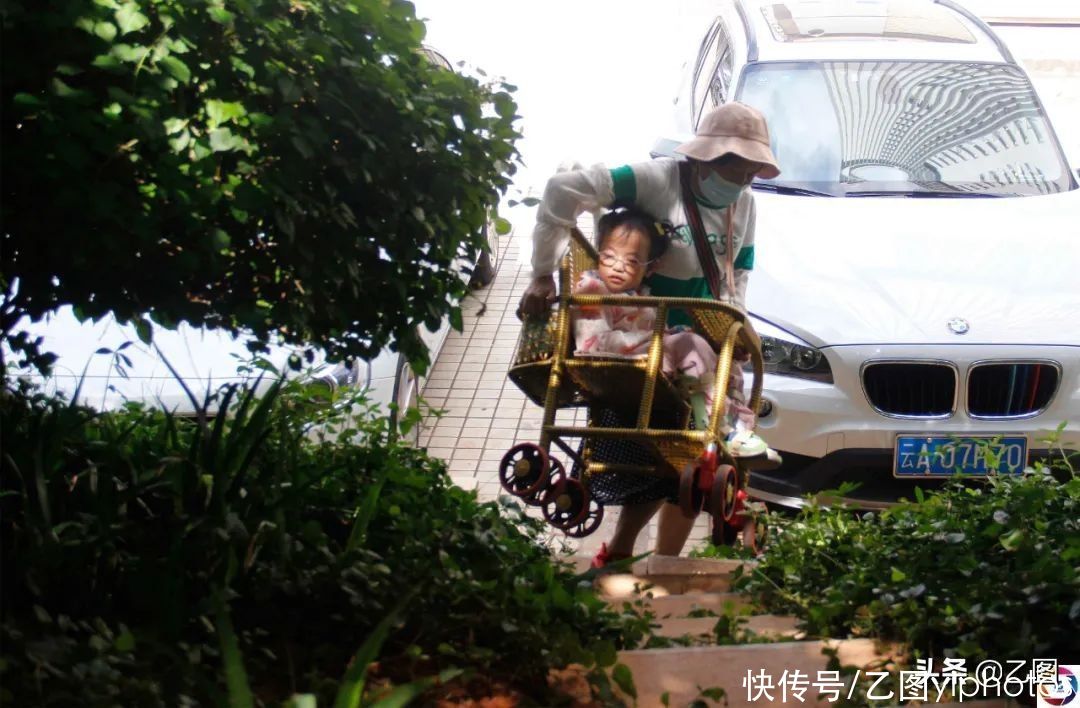 独子|残疾妈妈独子溺亡后，42岁借钱做试管婴儿，迎来女儿也迎来了悲剧