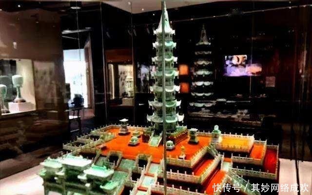 国宝翡翠塔:宝塔由翡翠打造,重34千克,可惜如今只能去美国看