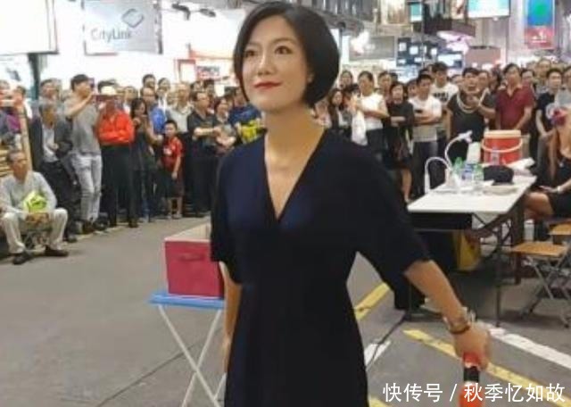 她是星光大道的冠军,曾登央视春晚,如今却在香港街头卖唱