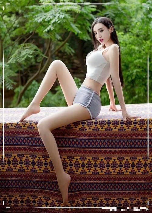 穿搭|美女街拍到底是冷是热，只有辣妈才知道吧