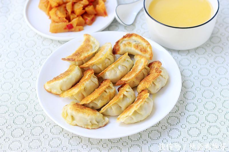 傻傻的|剩米饭别再傻傻的炒了,教你一招,比饺子都好吃,早餐也有了